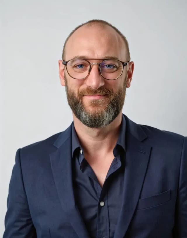 Damien Clothier — Founder & CEO of Phoenix AI Solutions